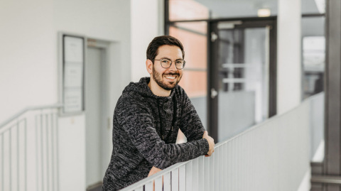 Stephan Sorgatz ist Magdeburg auch nach seinem Abschluss treu geblieben. Nach Bachelor, Master und Promotion pendelt er jeden Tag nach Wolfsburg, um seiner Tätigkeit bei Volkswagen nachzugehen.