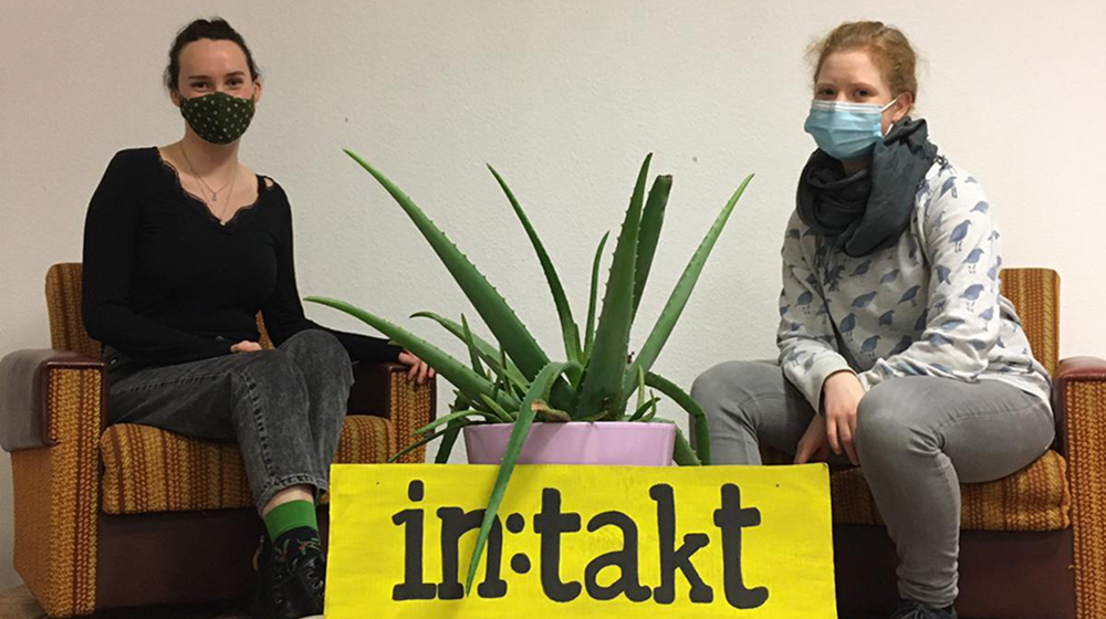 Die Studentinnen Undine und Theresa im intakt 
