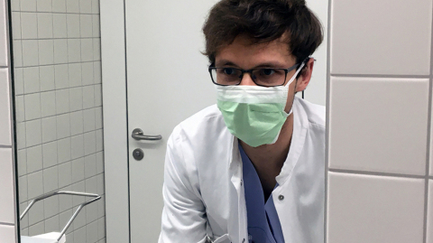 Medizinstudent Sören Froböse bei seinem Praktikum in Österreich 