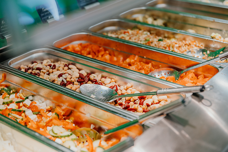 The salad bar in the cafeteria of the Medical Faculty (c) Hannah Theile Uni Magdeburg 