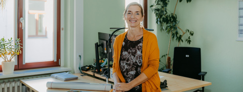 Portrait Silke Springer in ihrem Büro (c) Jana Dünnhaupt Uni Magdeburg