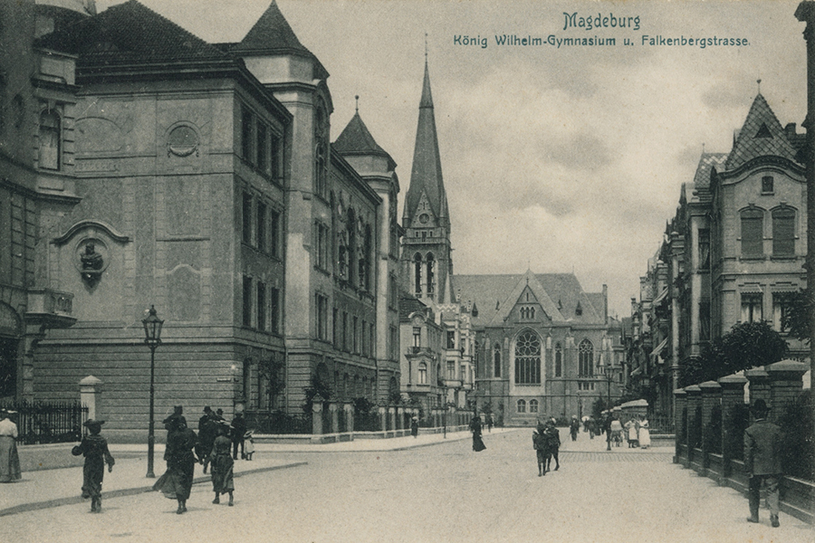 Die Falkenbergstraße um 1905. Im Vordergund das heutige Gebäude 05 mit dem Senatssaal. (Foto: aus dem Archiv von Heiko Schmietendorf) Die Falkenbergstraße um 1905. Im Vordergund das heutige Gebäude 05 mit dem Senatssaal. (Foto: aus dem Archiv von Heiko Schmietendorf)