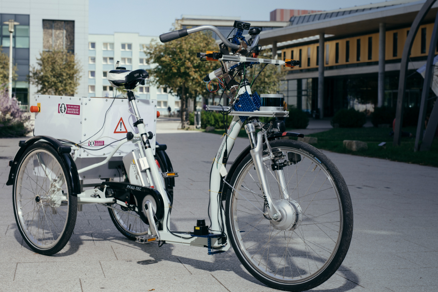 Das autonome Lastenfahrrad auf dem Unicampus. (c) Harald Krieg Das autonome Lastenfahrrad auf dem Unicampus. (c) Harald Krieg