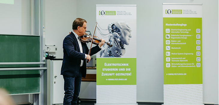 Musikalische Untermalung der Absolventenverabschiedung der FEIT ©Jana Dünnhaupt Musikalische Untermalung der Absolventenverabschiedung der FEIT ©Jana Dünnhaupt