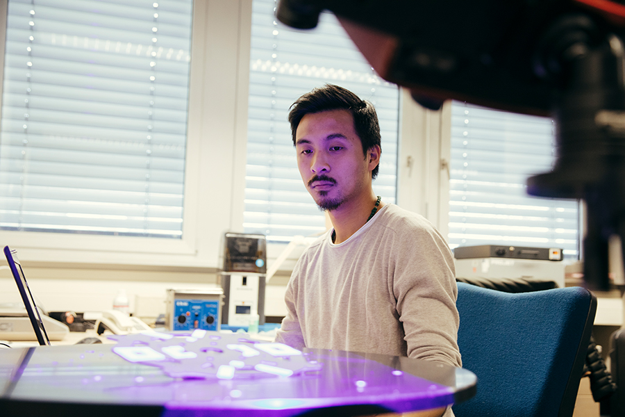 Linh Bùi Duy im ego.-INKUBATOR „Patientenindividuelle Medizinprodukte“. (c) Harald Krieg / Uni Magdeburg Linh Bùi Duy im ego.-INKUBATOR „Patientenindividuelle Medizinprodukte“. (c) Harald Krieg / Uni Magdeburg